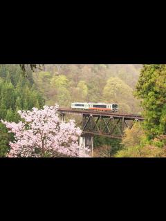 [x]桜シーズンの只見線 2023年4月 - YouTube