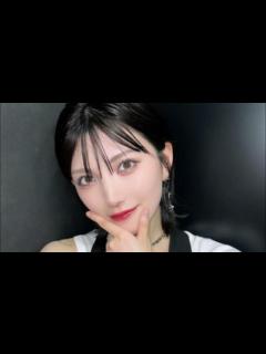 [x]「岡田奈々、太ももを露出したスタイリッシュな衣装でファンを驚かせる！」 - YouTube