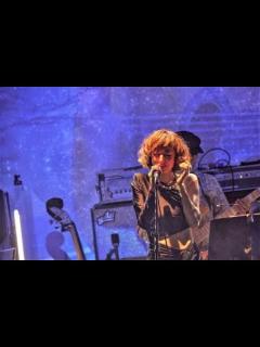 [x]最新ニュース - 高岡早紀 15歳時のデビュー曲をライブで披露 「子供の頃とは違う視点で歌ってる」 - YouTube