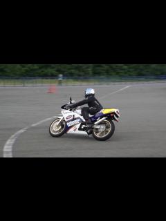 [x]NSR250R SP（1988年）髙橋裕紀選手の走行。ホンダコレクションホール開館20周年記念 市販製品特別走行 - YouTube