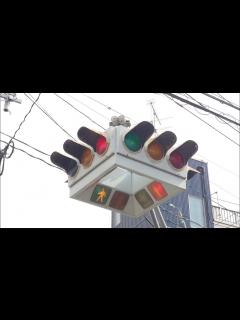 [x]現存するUFO信号機で1番交差点規模が小さい交差点@仙台市青葉区角五郎 - YouTube
