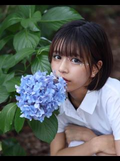 [x]【夏芽すず 池田レイラ】ガチ同級生コンビ‼︎ペアグラビアを初披露♡【2024年YM48号】 - YouTube