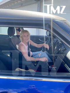 [x]Anne Heche drank vodka, wine in podcast posted hours before crash