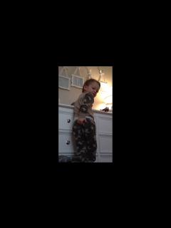 [x]Booty shaking kid - YouTube