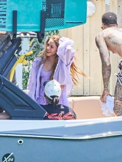 [x]Shakira hangs with Lewis Hamilton amid Tom Cruise rumors