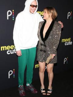 [x]Kaley Cuoco Teases Pete Davidson for Wearing Hoodie to Movie Premiere