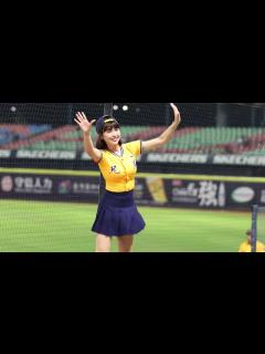 [x]2022/04/12 中信兄弟嗆司曲-兄弟精神（Passion Sisters 峮峮） - YouTube