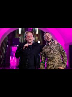 [x]U2’s Bono, The Edge do surprise concert for Ukrainian troops in Kyiv ...