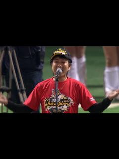 [x]【プロ野球パ】セレモニーの〆はサプライズ！藤井フミヤさんの生ライブ 2014/10/20 H-F - YouTube