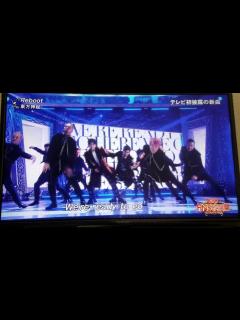 [x]東方神起 FNS歌謡祭 第1夜 ｢Reboot｣ テレビ初披露 - YouTube