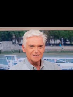[x]Phillip Schofield finally sells £1.2m London pad after £185k slashed ...